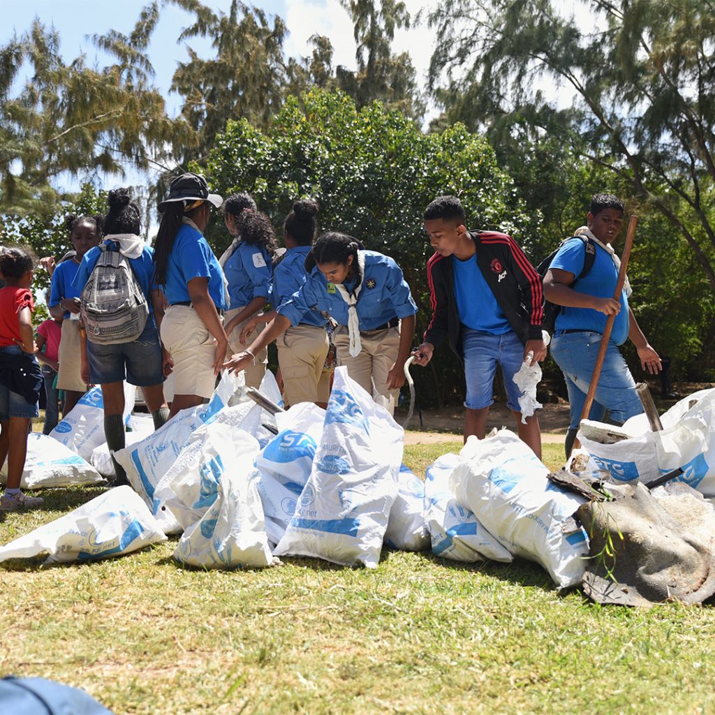 cleaning volunteer 1